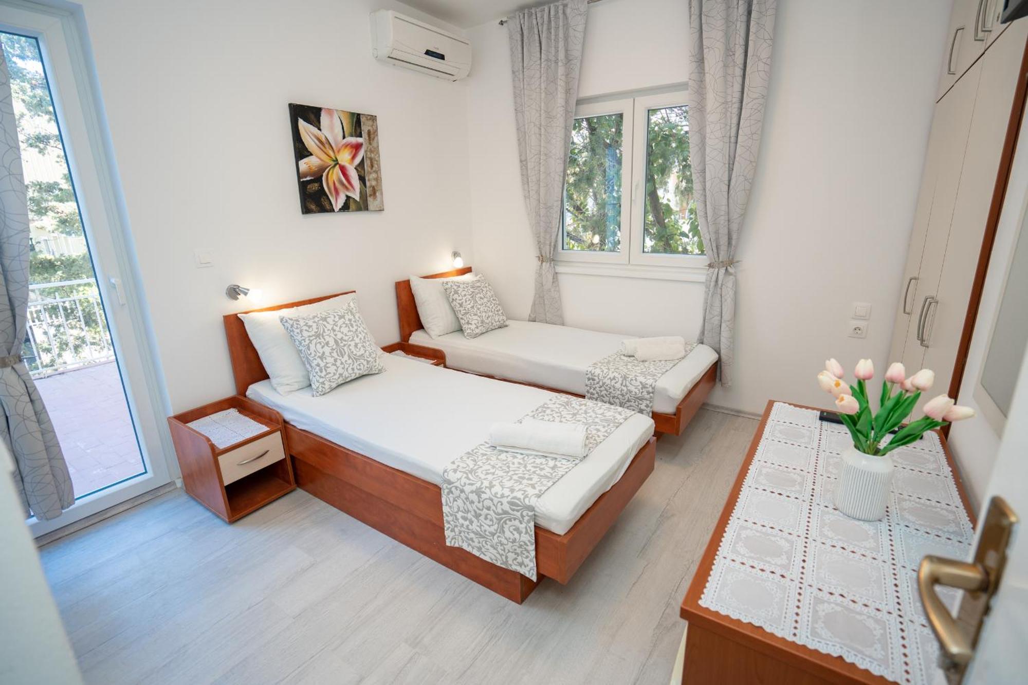 Pool Mansion Magnolia - Comfort Rooms Novalja Eksteriør billede